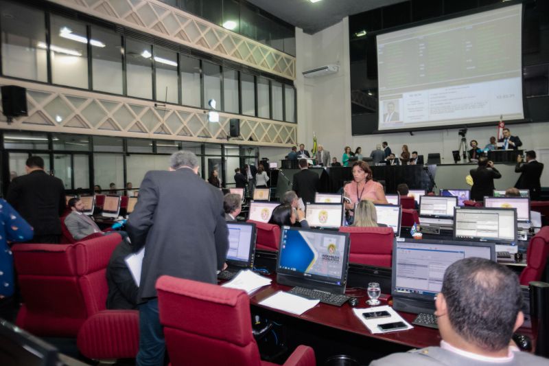 A Assembleia Legislativa do Estado do Pará (Alepa) aprovou, em redação final, além dos cinco projetos de lei que modificam o regime previdenciário e, em turno único, a Lei Orçamentária Anual (LOA 2020) <div class='credito_fotos'>Foto: Jader Paes / Agência Pará   |   <a href='/midias/2019/originais/5813_0184142b-f589-b375-ce8f-27654657fc99.jpg' download><i class='fa-solid fa-download'></i> Download</a></div>