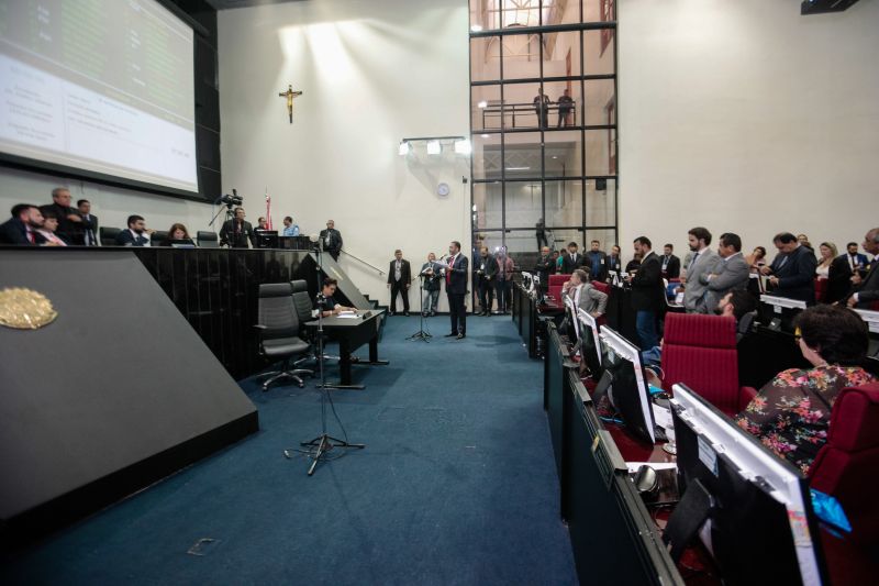 A Assembleia Legislativa do Estado do Pará (Alepa) aprovou, em redação final, além dos cinco projetos de lei que modificam o regime previdenciário e, em turno único, a Lei Orçamentária Anual (LOA 2020) <div class='credito_fotos'>Foto: Jader Paes / Agência Pará   |   <a href='/midias/2019/originais/5813_4c73cf06-f62c-f5c7-2f4f-edccb7615510.jpg' download><i class='fa-solid fa-download'></i> Download</a></div>