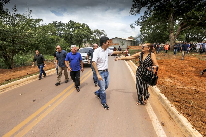 O município de Mãe do Rio também vai receber investimentos do governo do estado para a reforma de três importantes pontos da cidade: terminal rodoviário, mercado municipal e ginásio poliesportivo. Foi assinado um acordo de convênio para a execução dos investimentos na cidade. As novas obras irão trazer desenvolvimento no turismo e economia de Mãe do Rio. <div class='credito_fotos'>Foto: Marcelo Seabra / Ag. Pará   |   <a href='/midias/2019/originais/5817_11857a2b-baa4-9079-34ef-2b6d920788eb.jpg' download><i class='fa-solid fa-download'></i> Download</a></div>