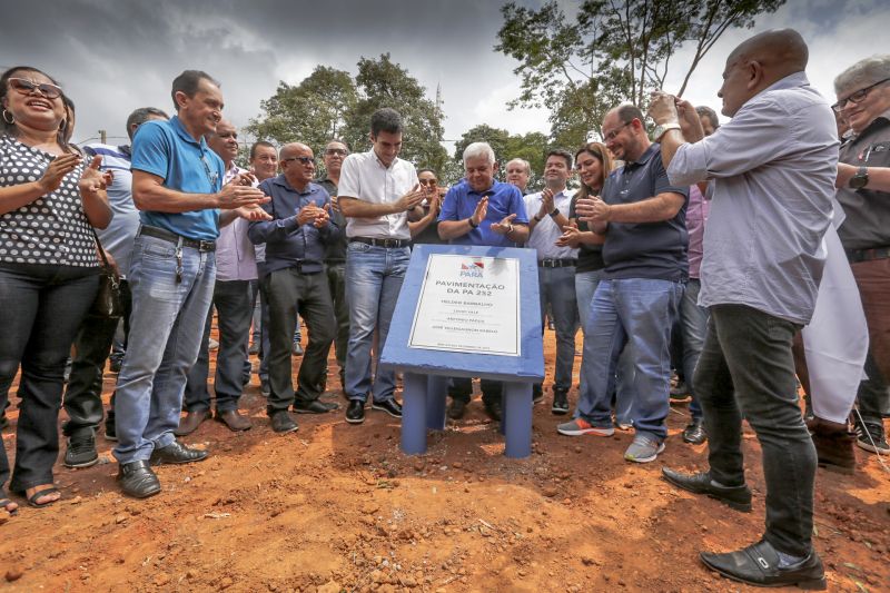 O município de Mãe do Rio também vai receber investimentos do governo do estado para a reforma de três importantes pontos da cidade: terminal rodoviário, mercado municipal e ginásio poliesportivo. Foi assinado um acordo de convênio para a execução dos investimentos na cidade. As novas obras irão trazer desenvolvimento no turismo e economia de Mãe do Rio. <div class='credito_fotos'>Foto: Marcelo Seabra / Ag. Pará   |   <a href='/midias/2019/originais/5817_764422d4-4479-83c5-c4f3-00547a4a54c3.jpg' download><i class='fa-solid fa-download'></i> Download</a></div>