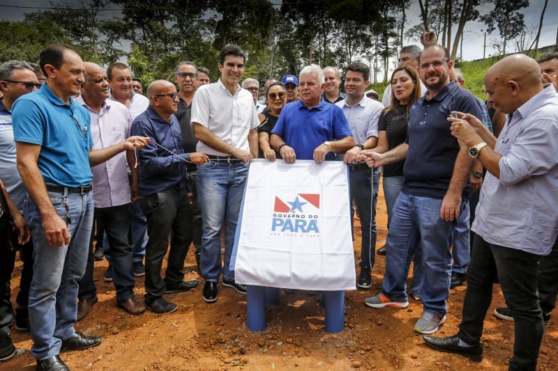 O município de Mãe do Rio também vai receber investimentos do governo do estado para a reforma de três importantes pontos da cidade: terminal rodoviário, mercado municipal e ginásio poliesportivo. Foi assinado um acordo de convênio para a execução dos investimentos na cidade. As novas obras irão trazer desenvolvimento no turismo e economia de Mãe do Rio. <div class='credito_fotos'>Foto: Marcelo Seabra / Ag. Pará   |   <a href='/midias/2019/originais/5817_e704a596-67f4-944d-5282-65430f35b52d.jpg' download><i class='fa-solid fa-download'></i> Download</a></div>