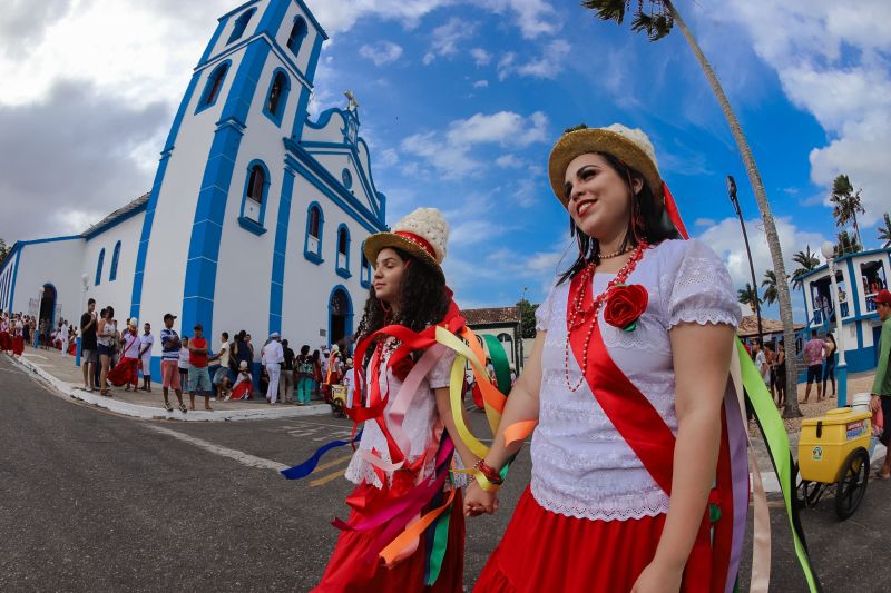 Luciele Conde, 11 anos e Juliane Ferreira - assistente social <div class='credito_fotos'>Foto: Marco Santos / Ag. Pará   |   <a href='/midias/2019/originais/5818_6b4d5709-af20-12ad-67bd-7127f4c22c4d.jpg' download><i class='fa-solid fa-download'></i> Download</a></div>