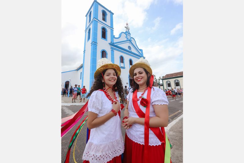 Luciele Conde, 11 anos e Juliane Ferreira - assistente social <div class='credito_fotos'>Foto: Marco Santos / Ag. Pará   |   <a href='/midias/2019/originais/5818_de2d9afc-f67f-be90-ad99-dd027ebf85f5.jpg' download><i class='fa-solid fa-download'></i> Download</a></div>