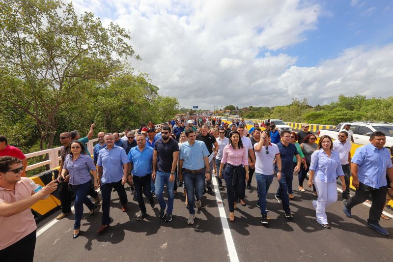 Quem seguiu viagem para Salinopólis, nesta sexta feira (27), já pode notar que o trânsito está fluindo tranquilamente no trecho da PA- 444, na altura da ponte sob o rio Sampaio. <div class='credito_fotos'>Foto: Marco Santos / Ag. Pará   |   <a href='/midias/2019/originais/5820_4db738ab-9e4b-11c7-93cd-666d87b198ae.jpg' download><i class='fa-solid fa-download'></i> Download</a></div>