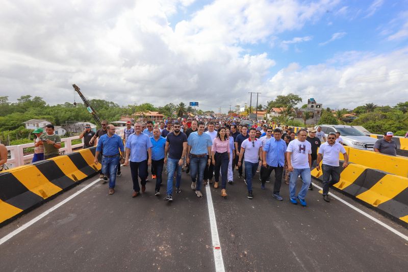 Quem seguiu viagem para Salinopólis, nesta sexta feira (27), já pode notar que o trânsito está fluindo tranquilamente no trecho da PA- 444, na altura da ponte sob o rio Sampaio. <div class='credito_fotos'>Foto: Marco Santos / Ag. Pará   |   <a href='/midias/2019/originais/5820_feac85d2-84e9-4040-ee75-2df32791918d.jpg' download><i class='fa-solid fa-download'></i> Download</a></div>