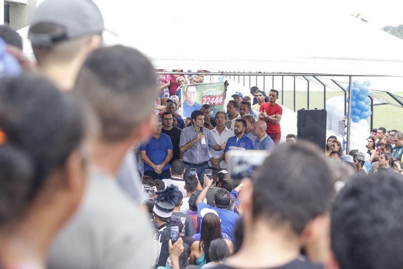 Amantes do futebol, os moradores do município de Capitão Poço, nordeste paraense, comemoraram a entrega do Estádio Municipal José Rufino de Souza, inaugurado na tarde deste sábado (28) pelo governador do Estado Helder Barbalho, com as presenças do vice-governador Lúcio Vale, secretário de Desenvolvimento Urbano e Obras Públicas Ruy Cabral, secretário de Desenvolvimento Econômico Mineração e Energia Iran Lima, presidente da Emater Cleide Martins, prefeito de cidade João Gomes de Lima, deputados estaduais, e demais autoridades locais.  <div class='credito_fotos'>Foto: Marcelo Seabra / Ag. Pará   |   <a href='/midias/2019/originais/5825_01d51799-7e1c-cfdc-9861-5663228580d4.jpg' download><i class='fa-solid fa-download'></i> Download</a></div>