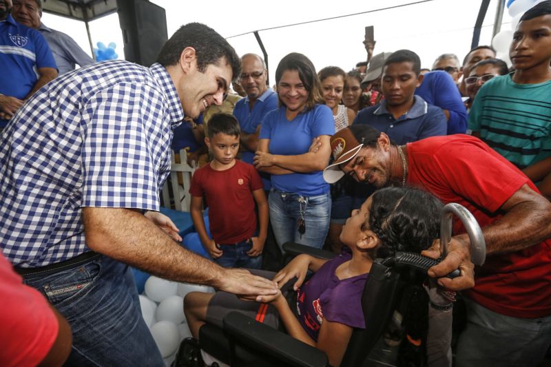 Amantes do futebol, os moradores do município de Capitão Poço, nordeste paraense, comemoraram a entrega do Estádio Municipal José Rufino de Souza, inaugurado na tarde deste sábado (28) pelo governador do Estado Helder Barbalho, com as presenças do vice-governador Lúcio Vale, secretário de Desenvolvimento Urbano e Obras Públicas Ruy Cabral, secretário de Desenvolvimento Econômico Mineração e Energia Iran Lima, presidente da Emater Cleide Martins, prefeito de cidade João Gomes de Lima, deputados estaduais, e demais autoridades locais.  <div class='credito_fotos'>Foto: Marcelo Seabra / Ag. Pará   |   <a href='/midias/2019/originais/5825_100152fe-07d8-1bad-43a5-ef4817a2de6c.jpg' download><i class='fa-solid fa-download'></i> Download</a></div>