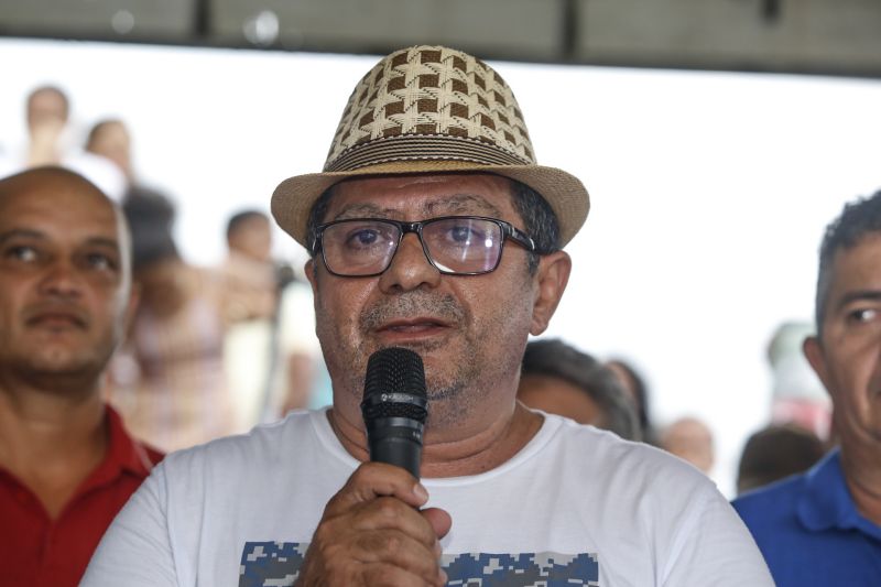 Amantes do futebol, os moradores do município de Capitão Poço, nordeste paraense, comemoraram a entrega do Estádio Municipal José Rufino de Souza, inaugurado na tarde deste sábado (28) pelo governador do Estado Helder Barbalho, com as presenças do vice-governador Lúcio Vale, secretário de Desenvolvimento Urbano e Obras Públicas Ruy Cabral, secretário de Desenvolvimento Econômico Mineração e Energia Iran Lima, presidente da Emater Cleide Martins, prefeito de cidade João Gomes de Lima, deputados estaduais, e demais autoridades locais.  <div class='credito_fotos'>Foto: Marcelo Seabra / Ag. Pará   |   <a href='/midias/2019/originais/5825_29df1052-2eb2-864e-f5c8-aac4fa4cbca8.jpg' download><i class='fa-solid fa-download'></i> Download</a></div>