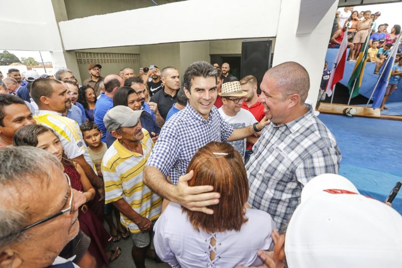 Amantes do futebol, os moradores do município de Capitão Poço, nordeste paraense, comemoraram a entrega do Estádio Municipal José Rufino de Souza, inaugurado na tarde deste sábado (28) pelo governador do Estado Helder Barbalho, com as presenças do vice-governador Lúcio Vale, secretário de Desenvolvimento Urbano e Obras Públicas Ruy Cabral, secretário de Desenvolvimento Econômico Mineração e Energia Iran Lima, presidente da Emater Cleide Martins, prefeito de cidade João Gomes de Lima, deputados estaduais, e demais autoridades locais.  <div class='credito_fotos'>Foto: Marcelo Seabra / Ag. Pará   |   <a href='/midias/2019/originais/5825_3c425392-067a-5d40-0729-fd9c7cd42715.jpg' download><i class='fa-solid fa-download'></i> Download</a></div>