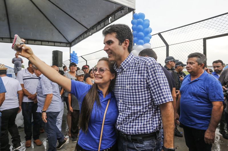 Amantes do futebol, os moradores do município de Capitão Poço, nordeste paraense, comemoraram a entrega do Estádio Municipal José Rufino de Souza, inaugurado na tarde deste sábado (28) pelo governador do Estado Helder Barbalho, com as presenças do vice-governador Lúcio Vale, secretário de Desenvolvimento Urbano e Obras Públicas Ruy Cabral, secretário de Desenvolvimento Econômico Mineração e Energia Iran Lima, presidente da Emater Cleide Martins, prefeito de cidade João Gomes de Lima, deputados estaduais, e demais autoridades locais.  <div class='credito_fotos'>Foto: Marcelo Seabra / Ag. Pará   |   <a href='/midias/2019/originais/5825_3ea4c835-47b6-57f2-982f-76045b43dc3b.jpg' download><i class='fa-solid fa-download'></i> Download</a></div>