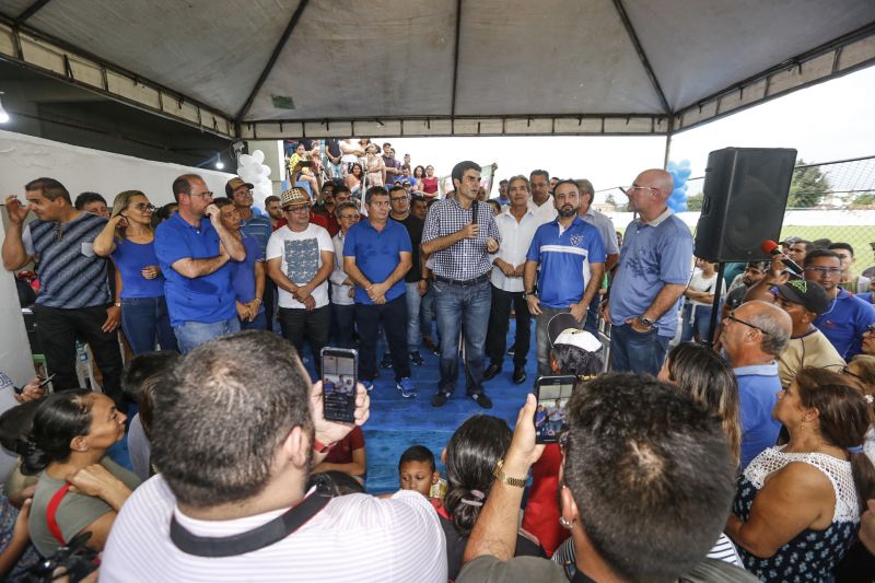 Amantes do futebol, os moradores do município de Capitão Poço, nordeste paraense, comemoraram a entrega do Estádio Municipal José Rufino de Souza, inaugurado na tarde deste sábado (28) pelo governador do Estado Helder Barbalho, com as presenças do vice-governador Lúcio Vale, secretário de Desenvolvimento Urbano e Obras Públicas Ruy Cabral, secretário de Desenvolvimento Econômico Mineração e Energia Iran Lima, presidente da Emater Cleide Martins, prefeito de cidade João Gomes de Lima, deputados estaduais, e demais autoridades locais.  <div class='credito_fotos'>Foto: Marcelo Seabra / Ag. Pará   |   <a href='/midias/2019/originais/5825_c5277f02-fed8-e19f-5041-a9d332d478bf.jpg' download><i class='fa-solid fa-download'></i> Download</a></div>