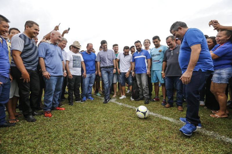 Amantes do futebol, os moradores do município de Capitão Poço, nordeste paraense, comemoraram a entrega do Estádio Municipal José Rufino de Souza, inaugurado na tarde deste sábado (28) pelo governador do Estado Helder Barbalho, com as presenças do vice-governador Lúcio Vale, secretário de Desenvolvimento Urbano e Obras Públicas Ruy Cabral, secretário de Desenvolvimento Econômico Mineração e Energia Iran Lima, presidente da Emater Cleide Martins, prefeito de cidade João Gomes de Lima, deputados estaduais, e demais autoridades locais.  <div class='credito_fotos'>Foto: Marcelo Seabra / Ag. Pará   |   <a href='/midias/2019/originais/5825_e39afa18-d217-73b9-1a98-9b6563c31aaf.jpg' download><i class='fa-solid fa-download'></i> Download</a></div>