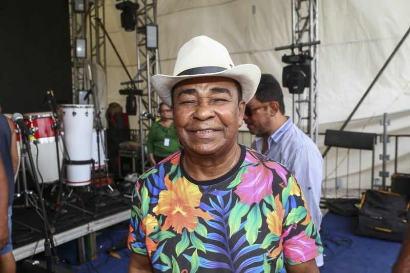 Serão oito horas de celebração do Ano Novo, com diversas atrações animando o público em dois palcos montados na orla do complexo turístico, gastronômico e cultural. <div class='credito_fotos'>Foto: Alex Ribeiro / Ag. Pará   |   <a href='/midias/2019/originais/5831_5003e874-4817-1ce7-bc96-08ac0a64f8d1.jpg' download><i class='fa-solid fa-download'></i> Download</a></div>