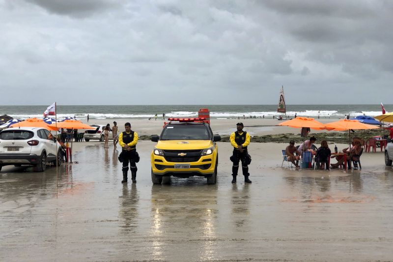 De forma preventiva, os agentes de fiscalização do Detran concentraram suas atividades no sentido de orientar os banhistas sobre o uso do cinto de segurança, velocidade permitida para o trânsito nesses locais, uso correto dos quadriciclos e de sons automotivos, além da realização do teste do bafômetro. <div class='credito_fotos'>Foto: Divulgação   |   <a href='/midias/2019/originais/5833_04620436-f2ee-4bd5-b196-29ab3754680b.jpg' download><i class='fa-solid fa-download'></i> Download</a></div>