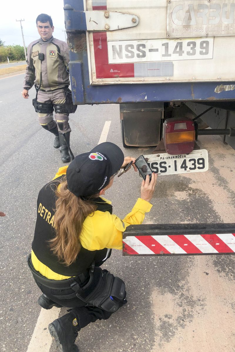 De forma preventiva, os agentes de fiscalização do Detran concentraram suas atividades no sentido de orientar os banhistas sobre o uso do cinto de segurança, velocidade permitida para o trânsito nesses locais, uso correto dos quadriciclos e de sons automotivos, além da realização do teste do bafômetro. <div class='credito_fotos'>Foto: Divulgação   |   <a href='/midias/2019/originais/5833_cf37b364-2f85-ab07-6a71-f6f2b786d018.jpg' download><i class='fa-solid fa-download'></i> Download</a></div>