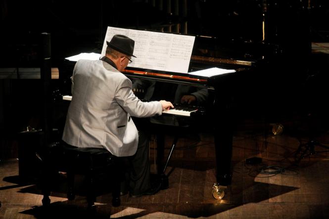 Uma noite que uniu música, audiovisual e muito encantamento infantil. O Theatro da Paz lotou na de quinta, 21, para o lançamento de “Allegro Pero No Mucho”, curta-metragem de animação do diretor Cássio Tavernard.

FOTO: MARCELO SEABRA / AGÊNCIA PARÁ
DATA: 22.02.2019
BELÉM - PARÁ <div class='credito_fotos'>Foto: Marcelo Seabra / Ag. Pará   |   <a href='/midias/2019/originais/58e09eb3-3fe7-4d32-9462-6b55d7100ead.jpg' download><i class='fa-solid fa-download'></i> Download</a></div>