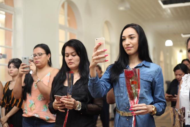 Belém Pará. Local, Sejudh. A Secretaria de Estado de Justiça e Direitos Humanos (Sejudh) realizou ação de cidadania, com a emissão das carteiras de identidade e trabalho para população feminina, na manhã de hoje (8), em alusão ao Dia Internacional da Mulher. Paralelamente, promoveu tratamento estético e apresentações culturais com artistas locais para os públicos interno e externo. 

Foto: Wagner Almeida/ Sejudh 
DATA: 08.03.2019
BELÉM - PARÁ <div class='credito_fotos'>Foto: Wagner Almeida/ Ascom Sejudh   |   <a href='/midias/2019/originais/60f754f3-4cce-44dd-9cb5-b30b5cdad495.jpg' download><i class='fa-solid fa-download'></i> Download</a></div>