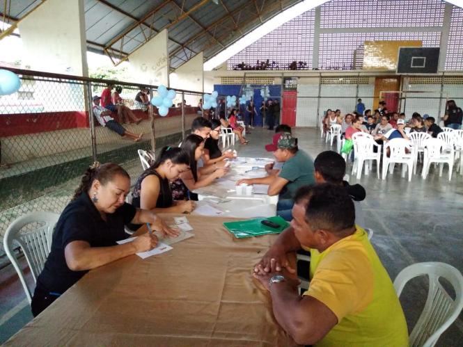 Mais de 200 pessoas, moradoras da cidade de curralinho, localizado na região do Marajó, participaram da Ação Cidadã promovida pela Secretaria de Estado de Segurança Pública (Segup), por meio da Diretoria de Prevenção, prefeitura municipal e parceiros. O evento ocorreu na Escola Francisco Chagas da Silva, nesta terça-feira, 19.

FOTO: DIVULGAÇÃO / ASCOM SEGUP
DATA: 20.03.2019
CURRALINHO - PARÁ <div class='credito_fotos'>Foto: Ascom Segup   |   <a href='/midias/2019/originais/61a8a78d-805e-4bae-8d11-a3fa5efca152.jpg' download><i class='fa-solid fa-download'></i> Download</a></div>