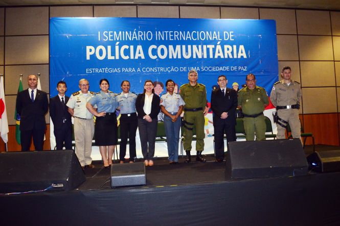 Ações de segurança construídas pela polícia e a sociedade com resultados significativos, em diversas localidades do Brasil, foram apresentadas durante o I Seminário Internacional de Polícia Comunitária

FOTO: ELIELSON MODESTO / ASCOM SEGUP
DATA: 10.05.2019
BELÉM - PARÁ <div class='credito_fotos'>Foto: Elielson Modesto / Ascom Segup   |   <a href='/midias/2019/originais/6c487b19-df1f-4862-bc91-1514172bfb9c.jpg' download><i class='fa-solid fa-download'></i> Download</a></div>