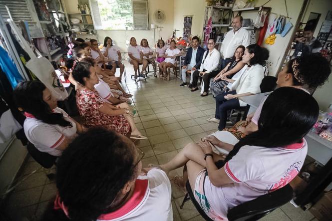 No mês dedicado a autoestima e valorização da mulher, a Susipe celebrou o dia 8 de março com ações de saúde, beleza e cidadania no Centro de Recuperação Feminino (CRF), em Ananindeua. 

FOTO: ASCOM / SUSIPE
DATA: 08.03.2019
ANANINDEUA - PA <div class='credito_fotos'>Foto: ASCOM / SUSIPE   |   <a href='/midias/2019/originais/749587ac-7198-42e9-be26-7f0b6e4526e2.jpg' download><i class='fa-solid fa-download'></i> Download</a></div>