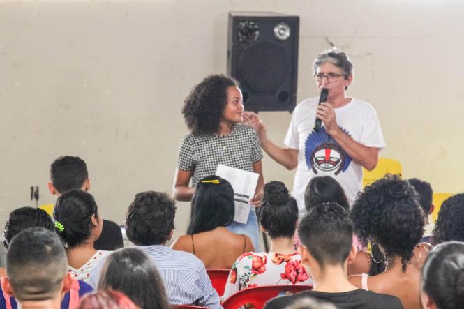 No último sábado de manhã, 19, ocorreu a "Aula Inaugural" do Movimento de Educação Popular (MEP) com o tema "Os desafios da Educação Popular no Bairro do Jurunas: Educação, Violência, Resistência e Emancipação Humana"na sede do São Domingos Esporte Club que funciona como ponto de apoio do cursinho pré-vestibular montado em escolas públicas no Jurunas e tem como objetivo de oferecer para a comunidade do bairro e adjacentes a possibilidade de se preparem para as provas do Exame Nacional do Ensino Médio (Enem) e, dessa maneira, proporcinar aos alunos um caminho para alcançarem a desejada vaga no ensino superior público.

FOTO: ASCOM / UEPA
DATA: 20.02.2019
BELÉM - PA <div class='credito_fotos'>Foto: ASCOM / UEPA   |   <a href='/midias/2019/originais/77ccca3d-bd4b-46db-9f3d-6218a0f21f46.jpg' download><i class='fa-solid fa-download'></i> Download</a></div>