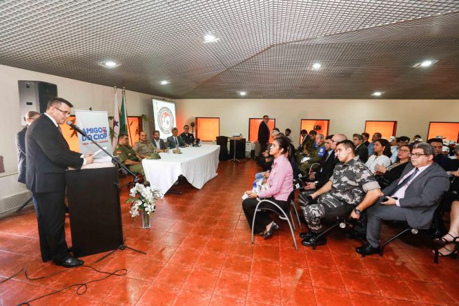 O Governo do Estado, por meio da Secretaria de Segurança Pública e Defesa Social (Segup), juntamente com o Centro Integrado de Operações, lançou o Projeto Amigo do Ciop, nesta sexta-feira (26), no Espaço São José Liberto, na Cidade Velha, em Belém.
FOTO: WAGNER SANTANA / AGÊNCIA PARÁ
DATA: 29.04.2019
BELÉM - PARÁ <div class='credito_fotos'>Foto: Wagner Santana / Ag. Pará | <a href='/midias/2019/originais/7f362bd8-53e5-4b83-bfc7-71595e40b846.jpg' download><i class='fa-solid fa-download'></i> Download</a></div>