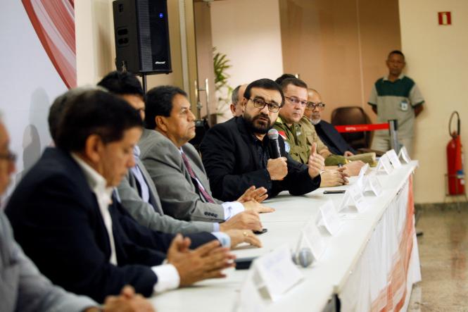 COLETIVA SOBRE MANGUEIRÃO

FOTO: FERNANDO ARAÚJO / AGÊNCIA PARÁ
15.02.2019
BELÉM - PA <div class='credito_fotos'>Foto: Fernando Araújo / agência Pará   |   <a href='/midias/2019/originais/83cebb69-19c3-4412-a929-6e2387f0196a.jpg' download><i class='fa-solid fa-download'></i> Download</a></div>