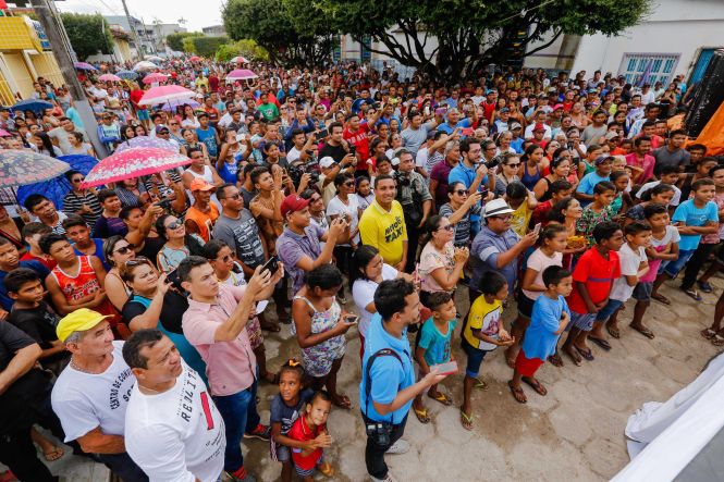 O governador do Estado, Helder Barbalho, e o vice, Lúcio Vale, inauguraram, na manhã deste sábado (25), no município de Oeiras do Pará, na região do Baixo Tocantins, a nova delegacia de Polícia Civil do município. Com investimentos de mais de R$ 1,4 milhão, a estrutura foi construída e aparelhada pelo governo e vai substituir um prédio antigo, datado de 1940.

FOTO: MARCELO SEABRA / AGÊNCIA PARÁ
DATA: 25.05.2019
OEIRAS - PARÁ <div class='credito_fotos'>Foto: Marcelo Seabra / Ag. Pará   |   <a href='/midias/2019/originais/882fd38b-f476-4510-918d-43259fbe58b1.jpg' download><i class='fa-solid fa-download'></i> Download</a></div>