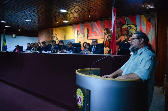 As questões que envolvem a segurança pública do projeto Territórios pela Paz foram apresentadas durante uma sessão especial realizada nesta segunda-feira (13), na Assembleia Legislativa do Pará (Alepa). O projeto, que é coordenado pela Secretaria de Estado de Articulação da Cidadania (Seac) e é integrado por diversões outros órgãos, entre eles, a Secretaria de Estado de Segurança Pública e Defesa Social (Segup), será lançado em breve pelo Governo do Pará.
Erlan Souza


FOTO: ELIELSON MODESTO / ASCOM SEGUP
DATA: 13.05.2019
BELÉM - PARÁ <div class='credito_fotos'>Foto: Elielson Modesto / Ascom Segup   |   <a href='/midias/2019/originais/88c80ab6-d277-48cc-9db7-b08978659252.jpg' download><i class='fa-solid fa-download'></i> Download</a></div>