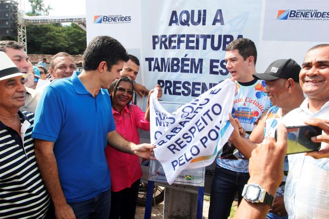 Governador participa da entrega de obra na comunidade de Taiassuí em Benevides.

FOTO: MARCELO SEABRA / AGÊNCIA PARÁ
DATA: 23.02.2019
BENEVIDES - PARÁ <div class='credito_fotos'>Foto: Marcelo Seabra / Ag. Pará   |   <a href='/midias/2019/originais/8b263d63-06c4-46cb-b60e-ed4d0acb3eb3.jpg' download><i class='fa-solid fa-download'></i> Download</a></div>