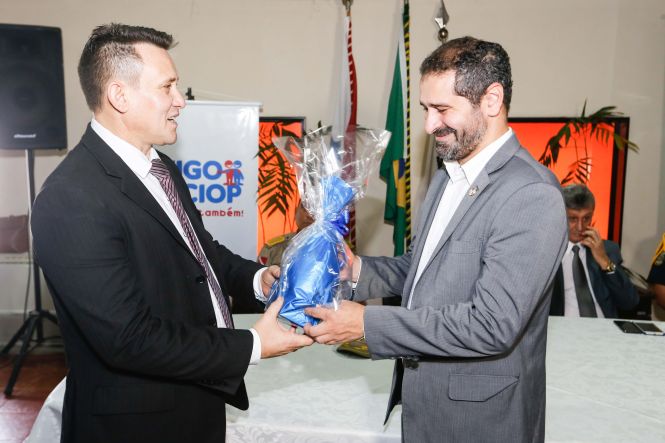 O Governo do Estado, por meio da Secretaria de Segurança Pública e Defesa Social (Segup), juntamente com o Centro Integrado de Operações, lançou o Projeto Amigo do Ciop, nesta sexta-feira (26), no Espaço São José Liberto, na Cidade Velha, em Belém.
FOTO: WAGNER SANTANA / AGÊNCIA PARÁ
DATA: 29.04.2019
BELÉM - PARÁ <div class='credito_fotos'>Foto: Wagner Santana / Ag. Pará | <a href='/midias/2019/originais/8e14b767-a133-42a2-8e96-835f3faaf772.jpg' download><i class='fa-solid fa-download'></i> Download</a></div>