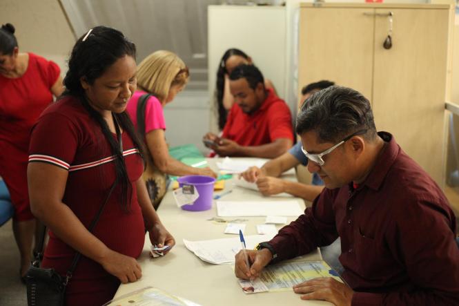 Belém Pará. Local, Sejudh. A Secretaria de Estado de Justiça e Direitos Humanos (Sejudh) realizou ação de cidadania, com a emissão das carteiras de identidade e trabalho para população feminina, na manhã de hoje (8), em alusão ao Dia Internacional da Mulher. Paralelamente, promoveu tratamento estético e apresentações culturais com artistas locais para os públicos interno e externo. 

Foto: Wagner Almeida/ Sejudh 
DATA: 08.03.2019
BELÉM - PARÁ <div class='credito_fotos'>Foto: Wagner Almeida/ Ascom Sejudh   |   <a href='/midias/2019/originais/9048a284-8cfb-44f1-97ae-2e7ca2f8b814.jpg' download><i class='fa-solid fa-download'></i> Download</a></div>