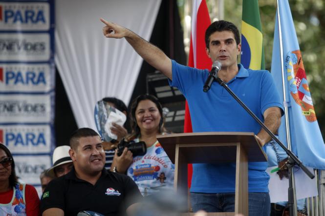 Governador participa da entrega de obra na comunidade de Taiassuí em Benevides.

FOTO: MARCELO SEABRA / AGÊNCIA PARÁ
DATA: 23.02.2019
BENEVIDES - PARÁ <div class='credito_fotos'>Foto: Marcelo Seabra / Ag. Pará   |   <a href='/midias/2019/originais/916a78fa-537d-48d7-aa2d-b9c64e114661.jpg' download><i class='fa-solid fa-download'></i> Download</a></div>