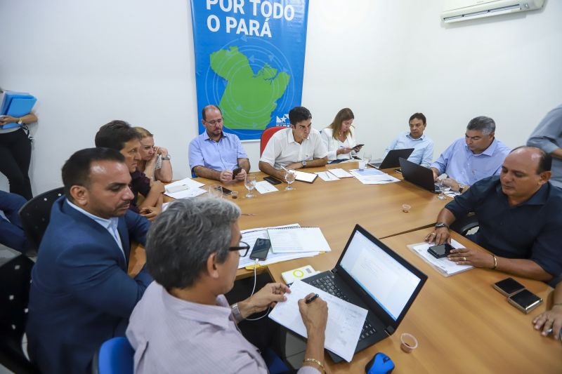 AFUÁ - Conhecida como Veneza Marajoara por seus canais e palafitas, a cidade de Afuá apresentou demandas de educação, abastecimento de água, infraestrutura viária e segurança.  <div class='credito_fotos'>Foto: MARCOS SANTOS   |   <a href='/midias/2019/originais/Copia(04)_5274_04.jpg' download><i class='fa-solid fa-download'></i> Download</a></div>