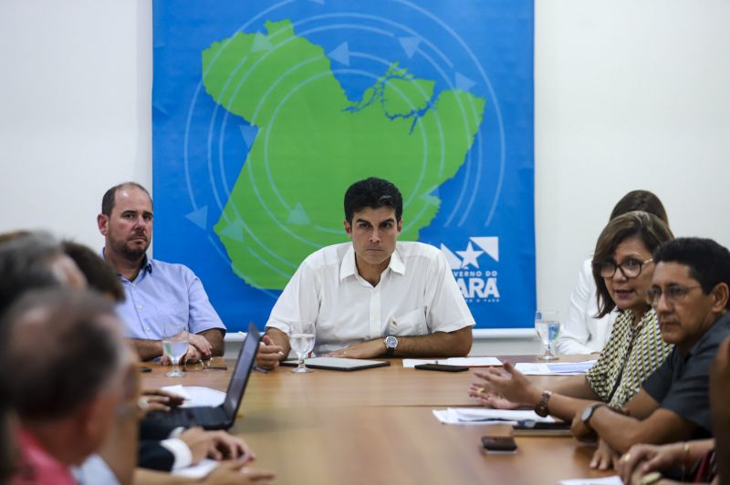 ANAJÁS - Entre as demandas apresentadas pelos prefeitos estão desde pavimentação de vias a reformas e ampliações em hospitais. A prefeita de Anajás, Jacy Tabosa Barros, foi a primeira a ser atendida e comentou a iniciativa como uma grande oportunidade para o crescimento de seu município. <div class='credito_fotos'>Foto: MARCOS SANTOS   |   <a href='/midias/2019/originais/Copia(04)_5274_06.jpg' download><i class='fa-solid fa-download'></i> Download</a></div>