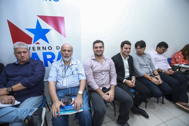 O município de Bagre não possui água potável, e essa foi a demanda mais importante, apontou o prefeito Nilson Farias, após a reunião com o governador.  <div class='credito_fotos'>Foto: MARCOS SANTOS   |   <a href='/midias/2019/originais/Copia(06)_5274_02.jpg' download><i class='fa-solid fa-download'></i> Download</a></div>