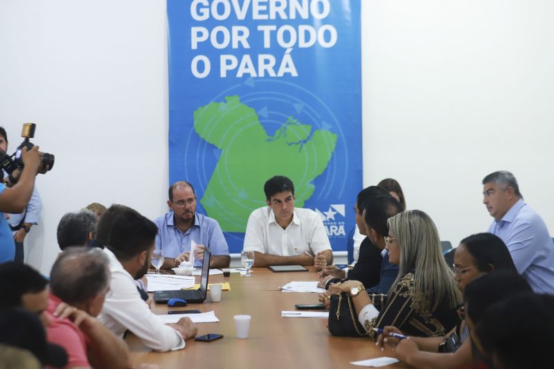 SÃO SEBASTIÃO DA BOA VISTA – O município de São Sebastião da Boa Vista foi um dos que participaram do programa Governo por Todo o Pará apresentando suas demandas ao governo do Estado. Segundo o prefeito do município, Hilton Lima, a Secretaria de Meio Ambiente do Estado, irá doar mil metros cúbicos de madeira e que servirão para construção de pontes e reforma de escolas. <div class='credito_fotos'>Foto: MARCOS SANTOS   |   <a href='/midias/2019/originais/Copia(08)_5274_02.jpg' download><i class='fa-solid fa-download'></i> Download</a></div>