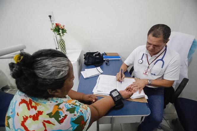 No mês dedicado a autoestima e valorização da mulher, a Susipe celebrou o dia 8 de março com ações de saúde, beleza e cidadania no Centro de Recuperação Feminino (CRF), em Ananindeua. 

FOTO: ASCOM / SUSIPE
DATA: 08.03.2019
ANANINDEUA - PA <div class='credito_fotos'>Foto: ASCOM / SUSIPE   |   <a href='/midias/2019/originais/a8da4c84-f7fa-4568-97e7-c76f187903dd.jpg' download><i class='fa-solid fa-download'></i> Download</a></div>