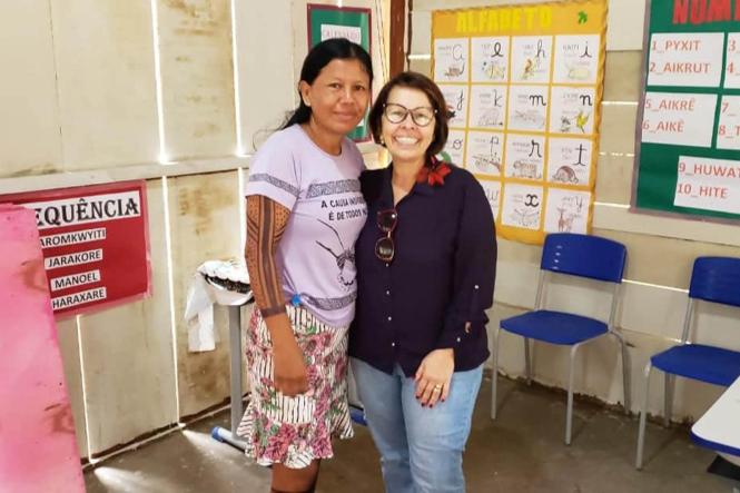 No terceiro dia do programa Governo por Todo o Pará no sudeste do estado, a secretária de educação, professora Leila Freire, visitou algumas escolas indígenas da região. O objetivo foi conhecer de perto a condição do ensino e as necessidades dos estudantes. 

FOTO: ASCOM / SEDUC
DATA: 05.04.2019
MARABÁ - PA <div class='credito_fotos'>Foto: ASCOM / SEDUC   |   <a href='/midias/2019/originais/a8ff886f-4bca-4f93-af27-56b7b46e646d.jpg' download><i class='fa-solid fa-download'></i> Download</a></div>