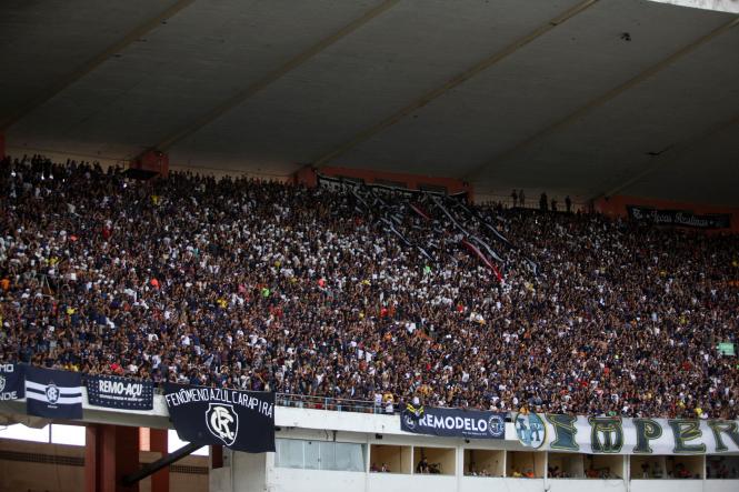 Tranquilidade e muita comemoração marcaram a reabertura do Estádio Estadual Jornalista Edgar Augusto Proença - Mangueirão na tarde deste domingo (3). A vitória do Remo contra o Tapajós, por 1x0, em jogo referente à primeira rodada do Parazão, foi acompanhada de perto por 19,2 mil torcedores, e dentre eles, muitas crianças acompanhadas pelos pais e familiares. 

FOTO: THIAGO GOMES/AG. PARÁ
DATA: 03.02.2019 
BELÉM - PARÁ <div class='credito_fotos'>Foto: Thiago Gomes /Ag. Pará   |   <a href='/midias/2019/originais/a92e777b-f097-44e3-9278-48f768bc1a71.jpg' download><i class='fa-solid fa-download'></i> Download</a></div>