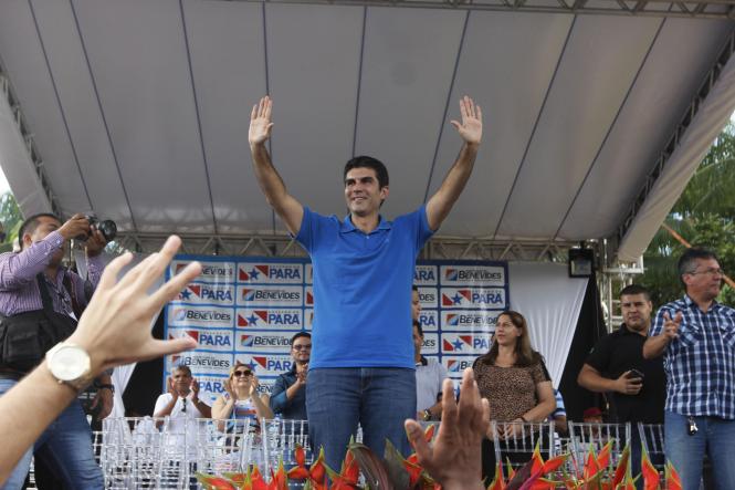 Governador participa da entrega de obra na comunidade de Taiassuí em Benevides.

FOTO: MARCELO SEABRA / AGÊNCIA PARÁ
DATA: 23.02.2019
BENEVIDES - PARÁ <div class='credito_fotos'>Foto: Marcelo Seabra / Ag. Pará   |   <a href='/midias/2019/originais/b213e706-d620-4c80-abf1-478c997646a2.jpg' download><i class='fa-solid fa-download'></i> Download</a></div>