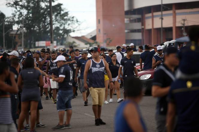 Tranquilidade e muita comemoração marcaram a reabertura do Estádio Estadual Jornalista Edgar Augusto Proença - Mangueirão na tarde deste domingo (3). A vitória do Remo contra o Tapajós, por 1x0, em jogo referente à primeira rodada do Parazão, foi acompanhada de perto por 19,2 mil torcedores, e dentre eles, muitas crianças acompanhadas pelos pais e familiares. 

FOTO: THIAGO GOMES/AG. PARÁ
DATA: 03.02.2019 
BELÉM - PARÁ <div class='credito_fotos'>Foto: Thiago Gomes /Ag. Pará   |   <a href='/midias/2019/originais/b5936481-79d8-436b-849a-a268c728cd94.jpg' download><i class='fa-solid fa-download'></i> Download</a></div>