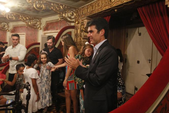 Uma noite que uniu música, audiovisual e muito encantamento infantil. O Theatro da Paz lotou na de quinta, 21, para o lançamento de “Allegro Pero No Mucho”, curta-metragem de animação do diretor Cássio Tavernard.

FOTO: MARCELO SEABRA / AGÊNCIA PARÁ
DATA: 22.02.2019
BELÉM - PARÁ <div class='credito_fotos'>Foto: Marcelo Seabra / Ag. Pará   |   <a href='/midias/2019/originais/bc07397f-d634-48c4-a7bc-6a83f6535a67.jpg' download><i class='fa-solid fa-download'></i> Download</a></div>