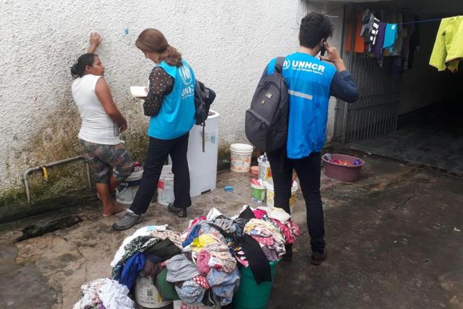 A situação dos indígenas venezuelanos de etnia Warao, instalados nos abrigos Domingos Zahluth e Casa de Alta Gestão, foi verificada nesta segunda-feira (18) por representantes do Posto Avançado de Atendimento Humanizado ao Migrante (PAAHM), da Secretaria de Estado de Justiça e Direitos Humanos (SejuDH).

FOTO: WAGNER ALMEIDA / ASCOM SEJUDH
DATA: 19.03.2019
BELÉM - PA <div class='credito_fotos'>Foto: Wagner Almeida/ Ascom Sejudh   |   <a href='/midias/2019/originais/bc16e2f8-4eb5-4536-af01-b8f4b27cbdd6.jpg' download><i class='fa-solid fa-download'></i> Download</a></div>