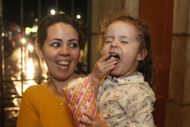 Uma noite que uniu música, audiovisual e muito encantamento infantil. O Theatro da Paz lotou na de quinta, 21, para o lançamento de “Allegro Pero No Mucho”, curta-metragem de animação do diretor Cássio Tavernard.

FOTO: MARCELO SEABRA / AGÊNCIA PARÁ
DATA: 22.02.2019
BELÉM - PARÁ <div class='credito_fotos'>Foto: Marcelo Seabra / Ag. Pará   |   <a href='/midias/2019/originais/bcf3fecd-f6fe-48d3-84a3-721d8534c44e.jpg' download><i class='fa-solid fa-download'></i> Download</a></div>