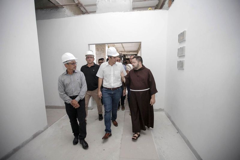 Inauguração agência Banpará
Visita fábrica de açai
visita as obras do Hospital Santa Casa

FOTO: MARCO SANTOS / AGÊNCIA PARÁ
DATA: 31.05.2019
ÓBIDOS - PARÁ <div class='credito_fotos'>Foto: Marco Santos / Ag. Pará   |   <a href='/midias/2019/originais/bd43f72e-d945-42ac-9365-15fbd577a504.jpg' download><i class='fa-solid fa-download'></i> Download</a></div>