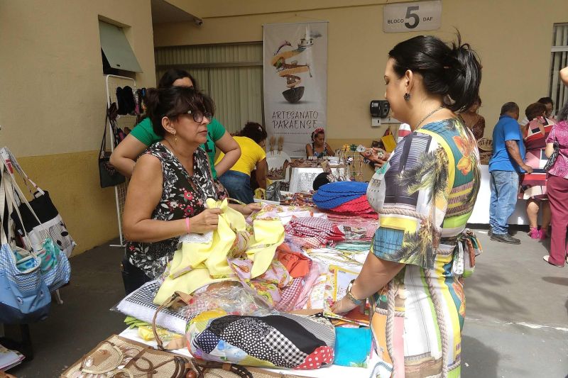 A I Feira Itinerante de Artesanato Paraense (Fiap) foi realizada durante a manhã desta sexta-feira (31), na sede da Secretaria de Estado de Administração (Sead), e reuniu 21 expositores oriundos das cidades de Belém, Santa Bárbara, Curuçá e região do Guajará. Durante essa primeira edição, foram vendidas 162 peças, entre produtos de biojoias, crochês, cerâmicas, cheiros do Pará, reciclados, sandálias com sementes, licores, entre outros.

FOTO: DIVULGAÇÃO
DATA: 31.05.2019
BELÉM - PARÁ <div class='credito_fotos'>Foto: Divulgação   |   <a href='/midias/2019/originais/c7700800-32cc-45ba-9a5f-483f45781368.jpg' download><i class='fa-solid fa-download'></i> Download</a></div>