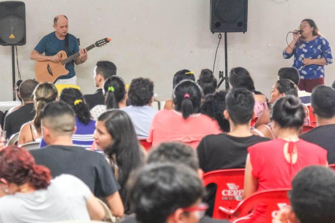 No último sábado de manhã, 19, ocorreu a "Aula Inaugural" do Movimento de Educação Popular (MEP) com o tema "Os desafios da Educação Popular no Bairro do Jurunas: Educação, Violência, Resistência e Emancipação Humana"na sede do São Domingos Esporte Club que funciona como ponto de apoio do cursinho pré-vestibular montado em escolas públicas no Jurunas e tem como objetivo de oferecer para a comunidade do bairro e adjacentes a possibilidade de se preparem para as provas do Exame Nacional do Ensino Médio (Enem) e, dessa maneira, proporcinar aos alunos um caminho para alcançarem a desejada vaga no ensino superior público.

FOTO: ASCOM / UEPA
DATA: 20.02.2019
BELÉM - PA <div class='credito_fotos'>Foto: ASCOM / UEPA   |   <a href='/midias/2019/originais/c86fa2e1-6fec-43f4-9dfa-8594b285d14b.jpg' download><i class='fa-solid fa-download'></i> Download</a></div>