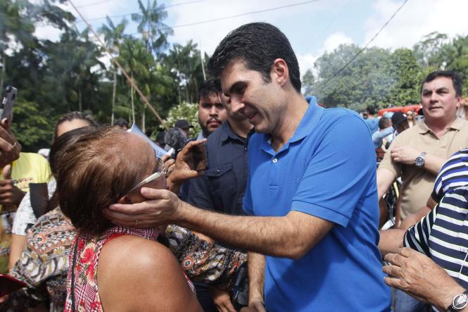 Governador participa da entrega de obra na comunidade de Taiassuí em Benevides.

FOTO: MARCELO SEABRA / AGÊNCIA PARÁ
DATA: 23.02.2019
BENEVIDES - PARÁ <div class='credito_fotos'>Foto: Marcelo Seabra / Ag. Pará   |   <a href='/midias/2019/originais/cf6f22c0-2c59-4441-85bc-9912b5642291.jpg' download><i class='fa-solid fa-download'></i> Download</a></div>