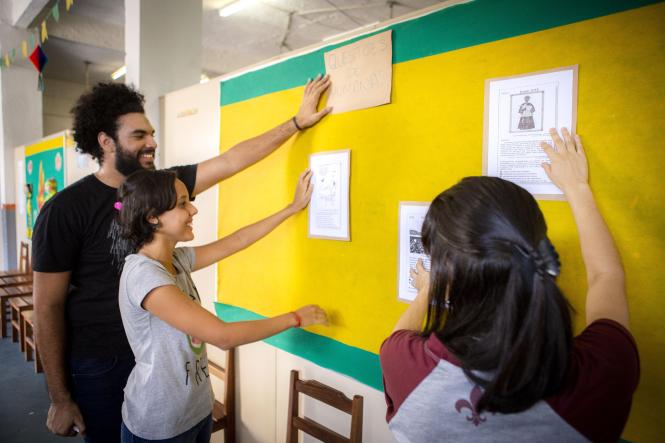 O Projeto Jurunas, institucionalizado em 2017 pela Universidade do Estado do Pará (Uepa), oferece aulas gratuitas para moradores do bairro e arredores que desejam se preparar para ingressar no ensino superior. No próximo sábado, dia 12 de janeiro, o Projeto apresentará os eixos de ação para 2019. O evento ocorrerá de 9 às 13h, na escola Placídia Cardoso, localizada na travessa Honório José dos Santos, s/n, onde as aulas são ministradas. 

FOTO: NAILANA THIELY/ ASCOM UEPA
DATA: 10.01.2019
BELÉM - PARÁ <div class='credito_fotos'>Foto: Nailana Thiely / Ascom Uepa   |   <a href='/midias/2019/originais/d05b2a7c-ddfe-4697-9393-ddde13f4a428.jpg' download><i class='fa-solid fa-download'></i> Download</a></div>